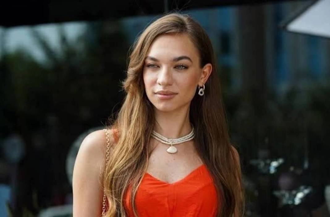 Aynı dizide buluşan iki ünlü oyuncunun benzerliği şaşkına çevirdi! Anne-kız gibiler, bakan bir daha bakıyor 5